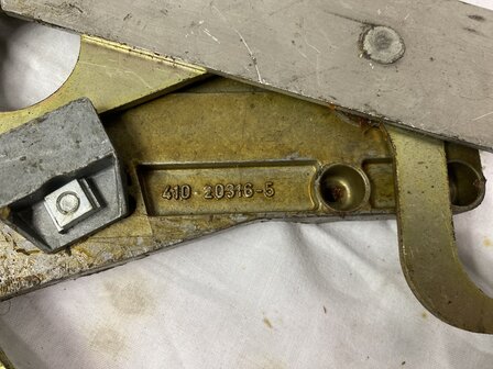 Window Cross arm Porsche 928 left