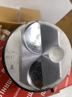 NOS 928 4,5 liter overmaat zuigers set  &amp; zuigerveren 95,51 mm