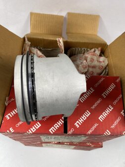 NOS 928 4,5 liter overmaat zuigers set  &amp; zuigerveren 95,51 mm