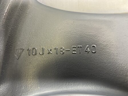 OEM 993 Turbo velgen set &quot;Hollow Spoke&quot;  8j x18 et52 &amp; 10j x18 et40 