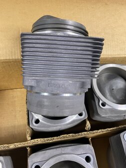NOS OEM 911 3.2 cilinder set Mahle 231 PK