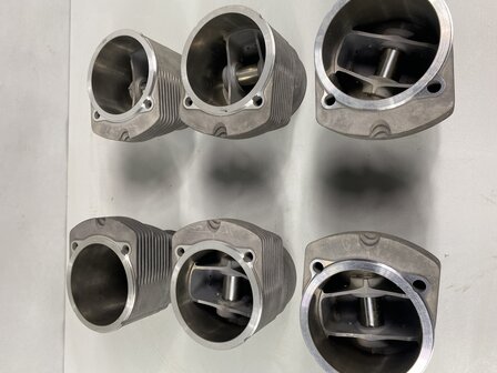 NOS Mahle 930 3.3 liter  zuiger/cilinder set  930 66/68