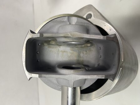 NOS Mahle 930 3.3 liter  zuiger/cilinder set  930 66/68