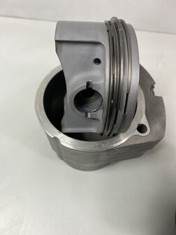 NOS Mahle 930 3.3 liter  zuiger/cilinder set  930 66/68
