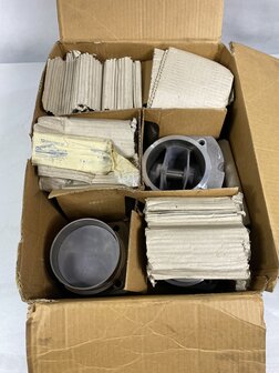 NOS Mahle 930 3.3 liter  zuiger/cilinder set  930 66/68