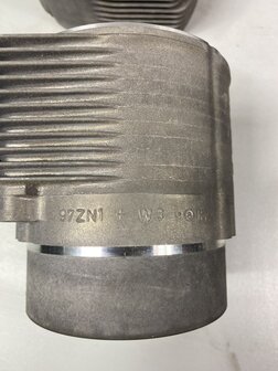 NOS Mahle 930 3.3 liter  zuiger/cilinder set  930 66/68