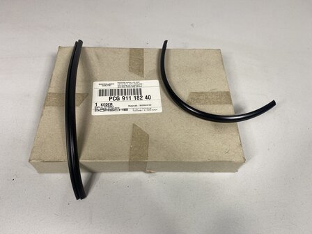 NOS 911 f model  bumper strip voor 
