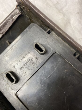928 Cassettebox / armleuning  bruin