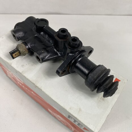 NOS 911/914 hoofdrem cilinder 19 mm