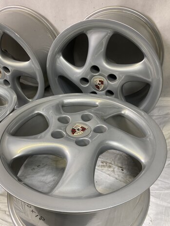 OEM 993 Turbo velgen set "Hollow Spoke"  8j x18 et52 & 10j x18 et40 