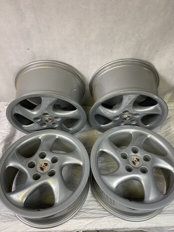 OEM 993 Turbo velgen set "Hollow Spoke"  8j x18 et52 & 10j x18 et40 