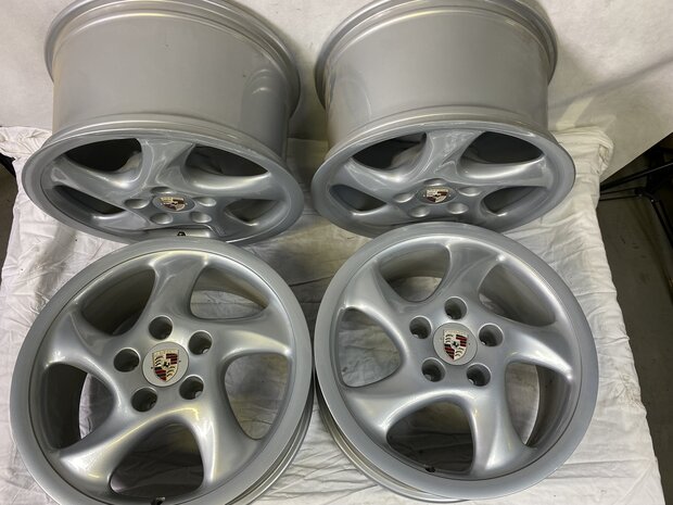 OEM 993 Turbo velgen set "Hollow Spoke"  8j x18 et52 & 10j x18 et40 