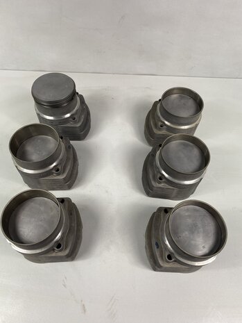NOS Mahle 930 3.3 liter  zuiger/cilinder set  930 66/68