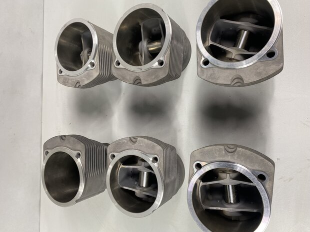 NOS Mahle 930 3.3 liter  zuiger/cilinder set  930 66/68