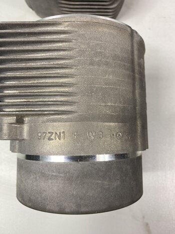 NOS Mahle 930 3.3 liter  zuiger/cilinder set  930 66/68