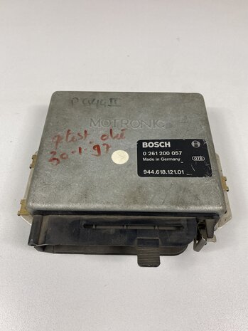 944 type 2  1985  DME Computer Bosch 0261200057