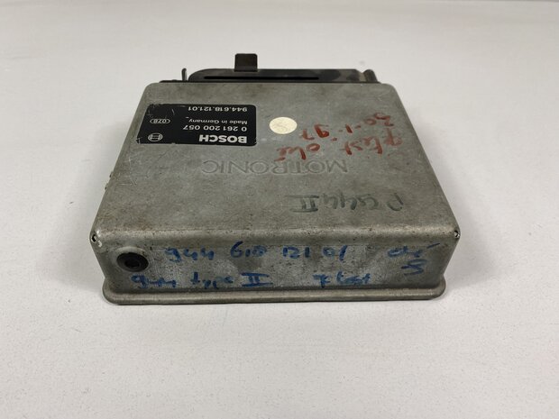 944 type 2  1985  DME Computer Bosch 0261200057