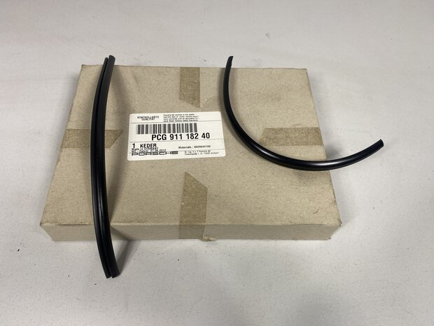 NOS 911 f model  bumper strip voor 